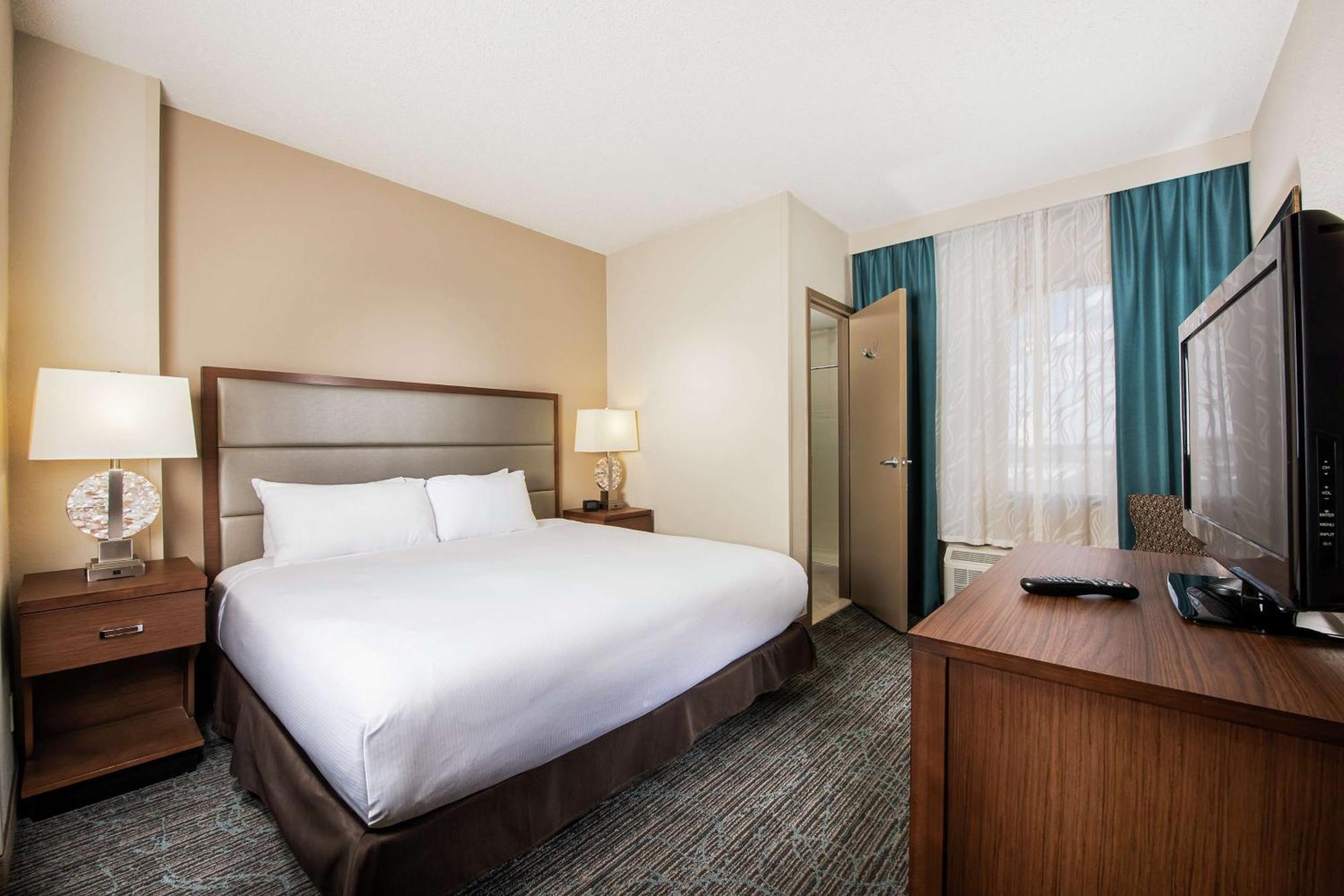 Doubletree By Hilton Hotel West Palm Beach Airport Exterior photo